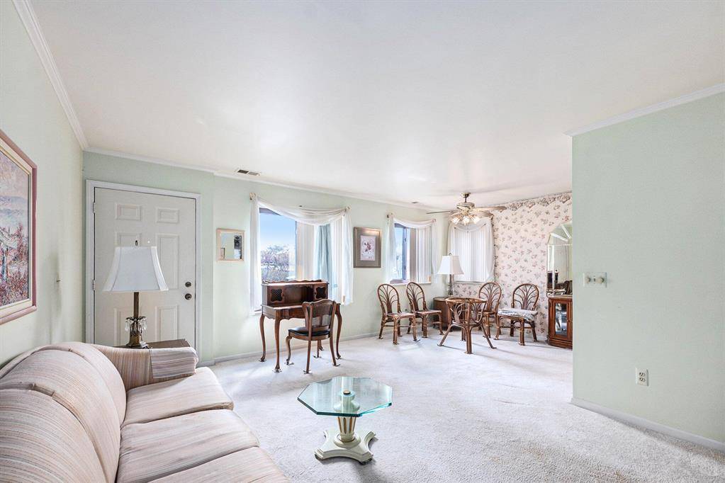 Roseville, MI 48066,17401 Utica Oaks 44