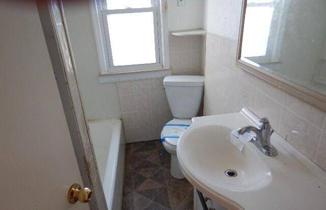 Romulus, MI 48174,13244 S Huron River Drive Drive