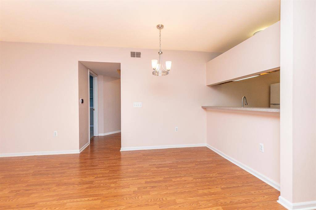 Ann Arbor, MI 48105,2718 S Knightsbridge Circle