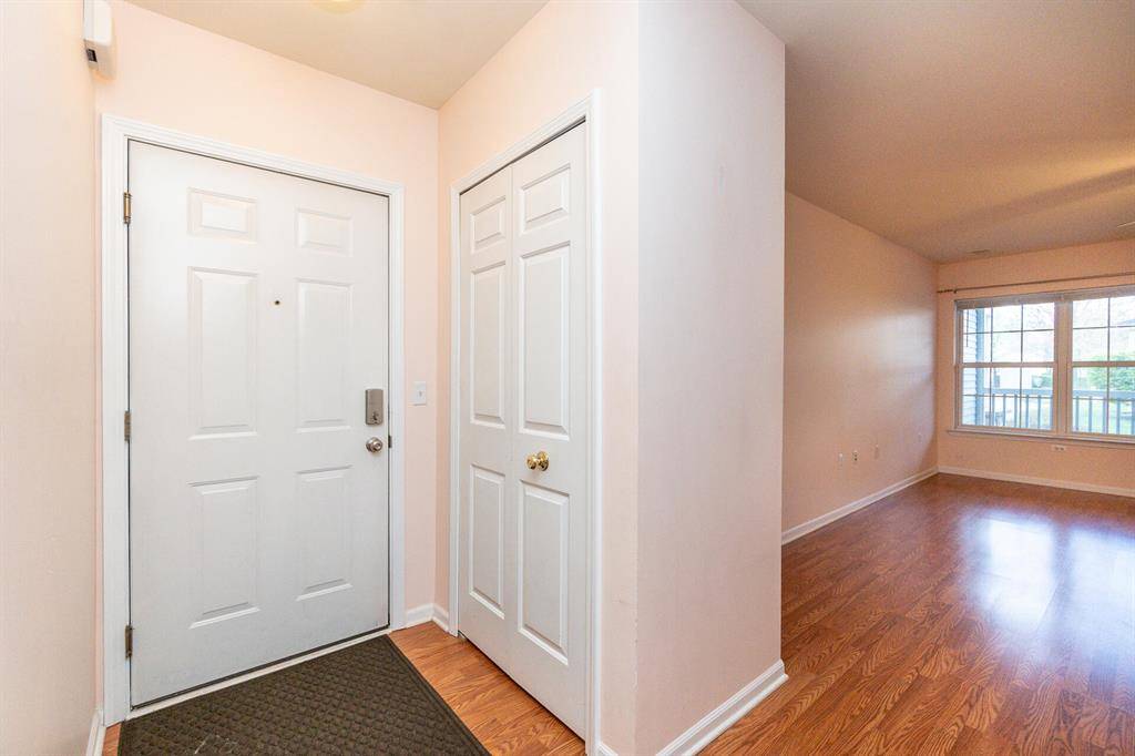 Ann Arbor, MI 48105,2718 S Knightsbridge Circle
