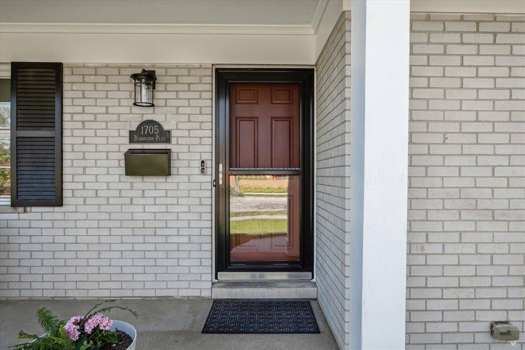 Ann Arbor, MI 48103,1705 Barrington Place