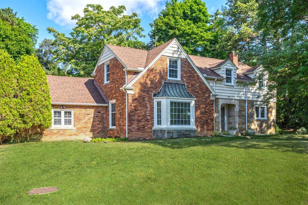 Bloomfield Twp, MI 48302,60 Devon Road