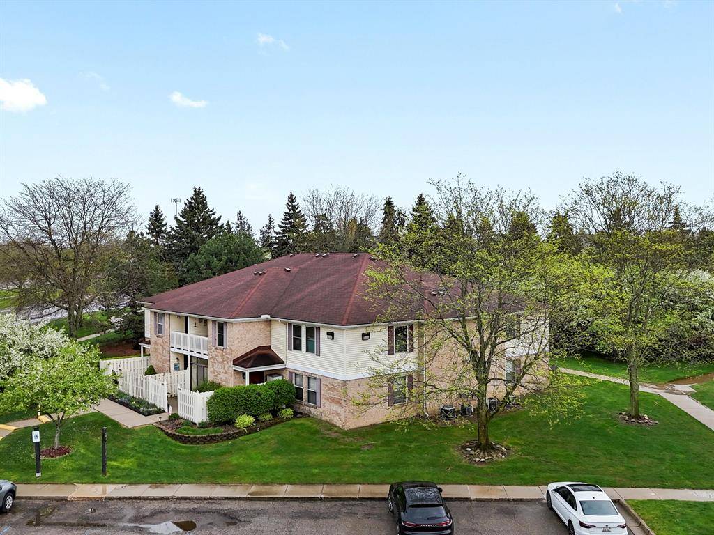 South Lyon, MI 48178,61007 Greenwood Drive