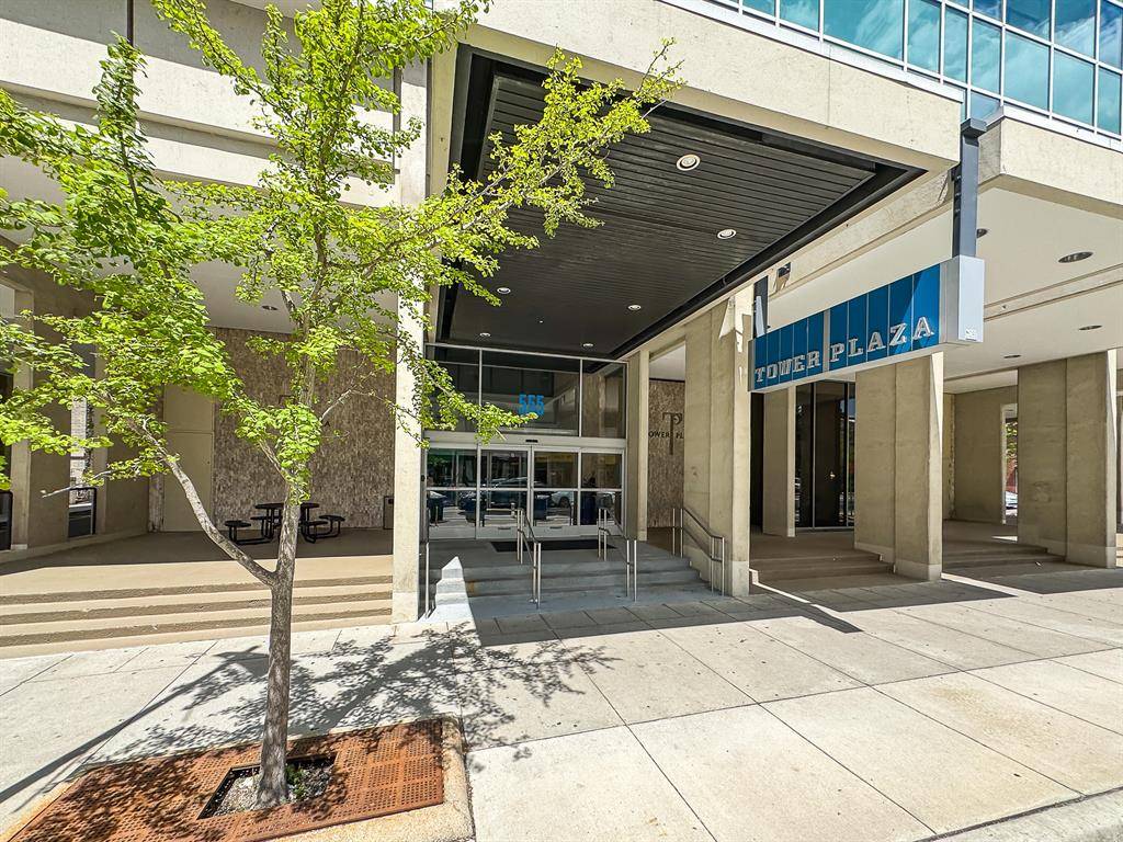 Ann Arbor, MI 48104,555 E William Street 18B