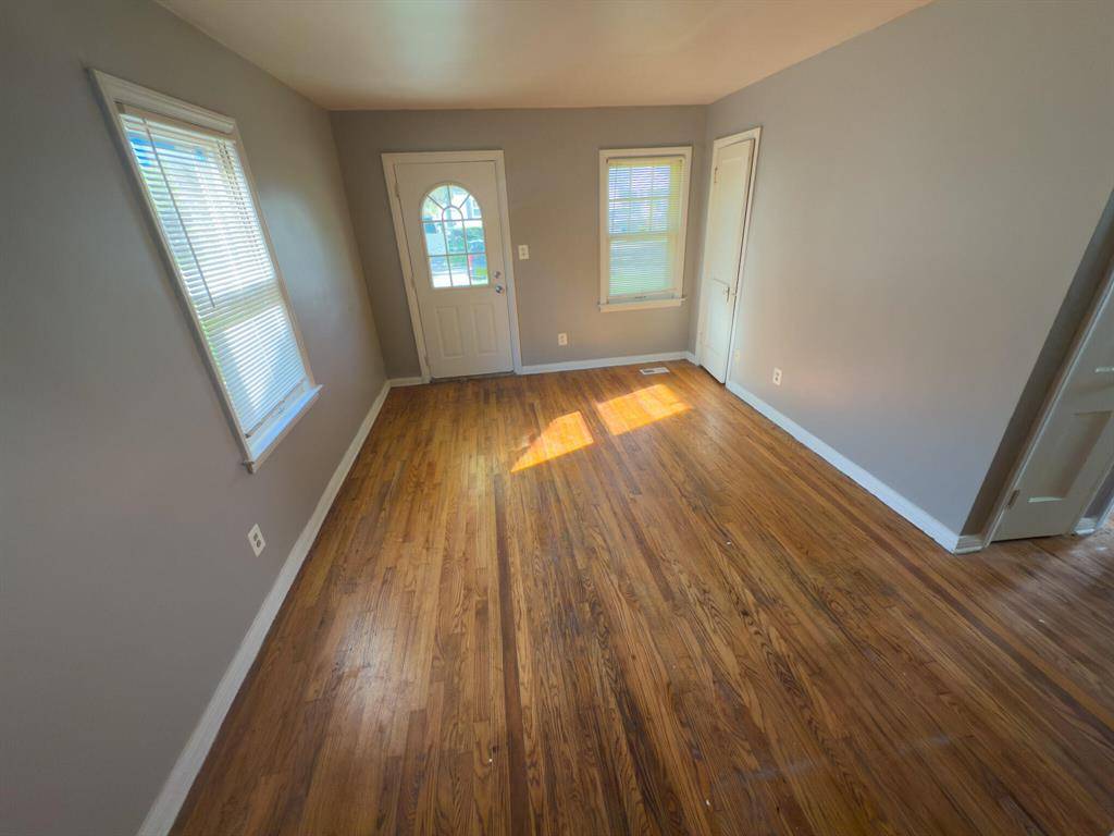 Harper Woods, MI 48225,18761 Kingsville Street