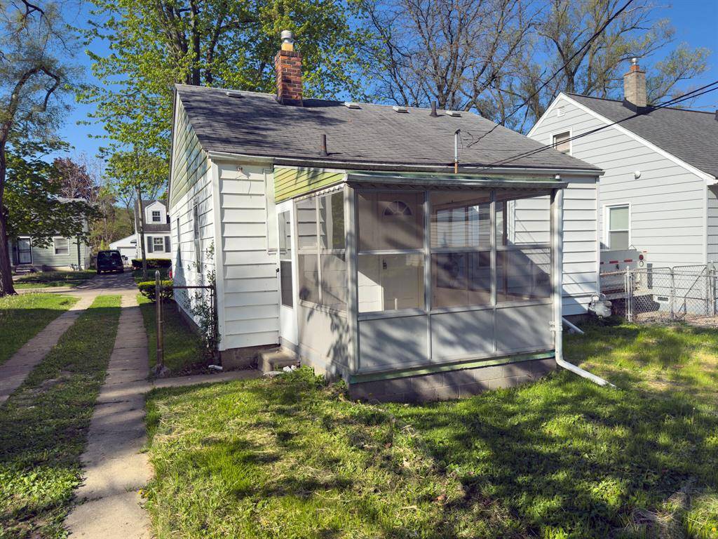 Harper Woods, MI 48225,18761 Kingsville Street