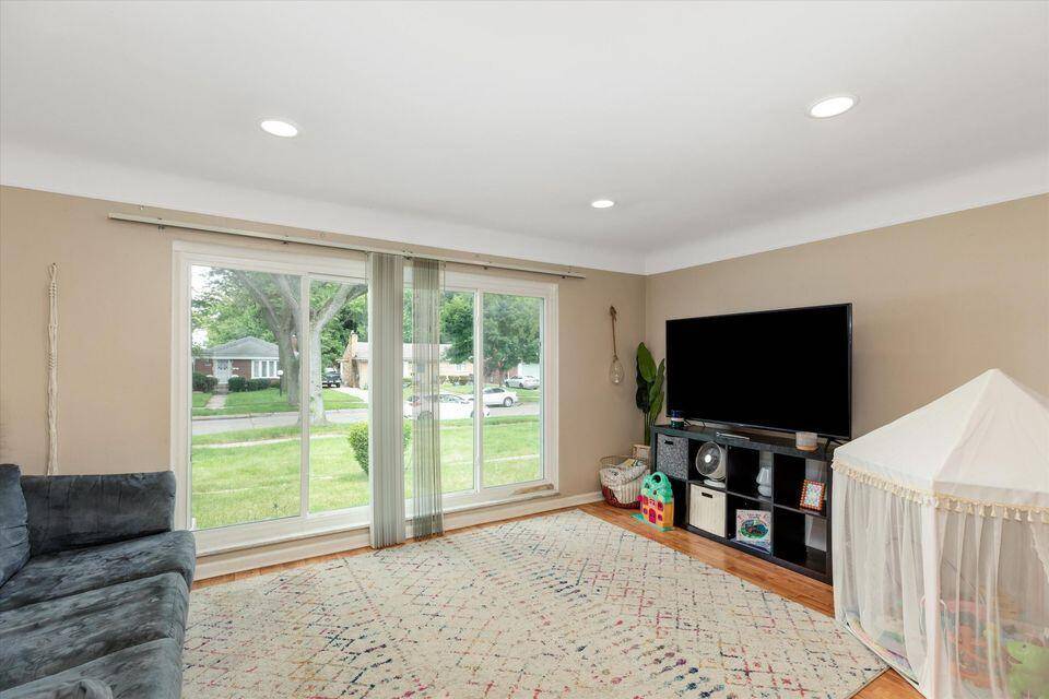 Oak Park, MI 48237,21461 Westhampton Street