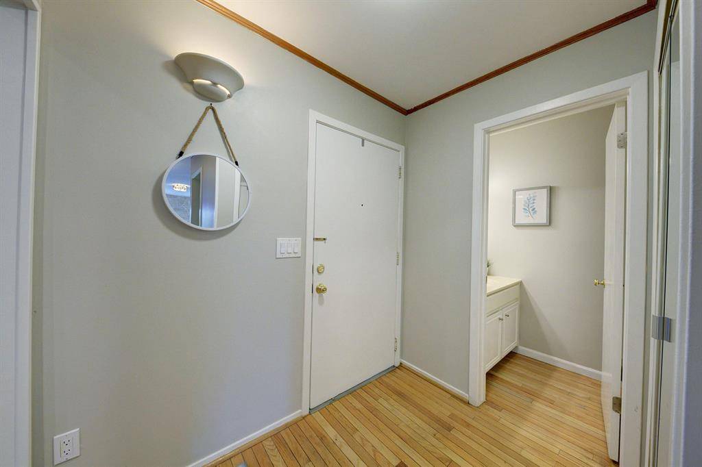 Ann Arbor, MI 48105,843 Greenhills Drive Drive