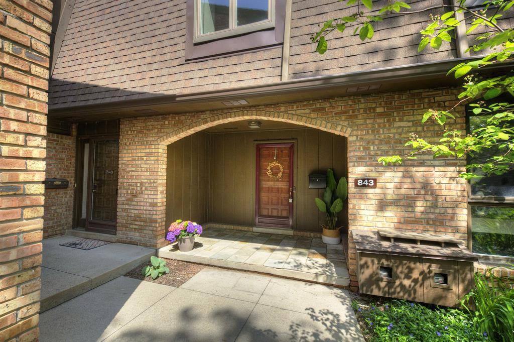 Ann Arbor, MI 48105,843 Greenhills Drive Drive