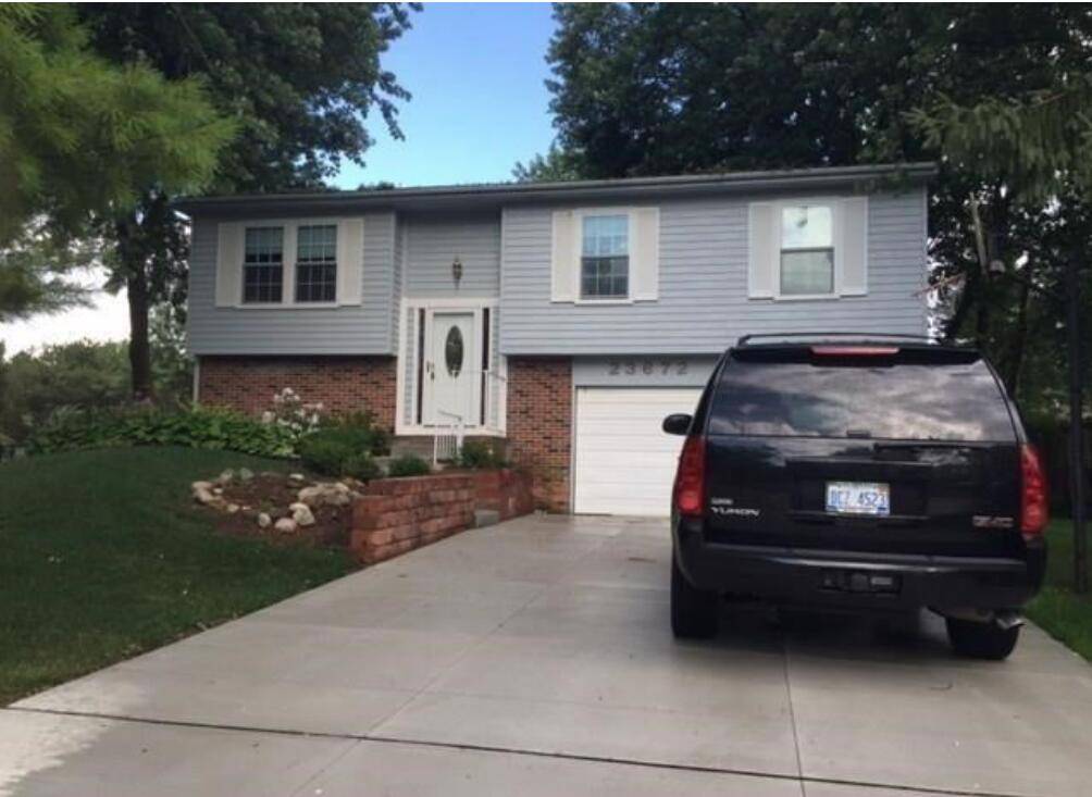 Novi, MI 48375,23672 Londonderry Drive