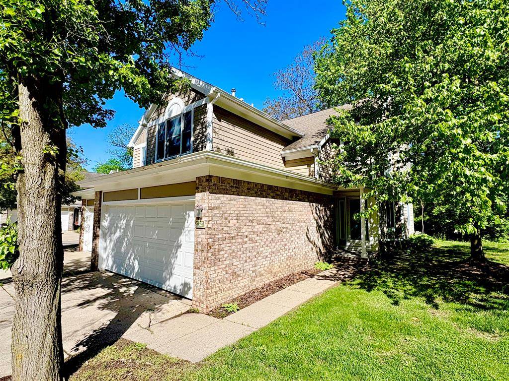 Ann Arbor, MI 48104,2423 Mulberry Court