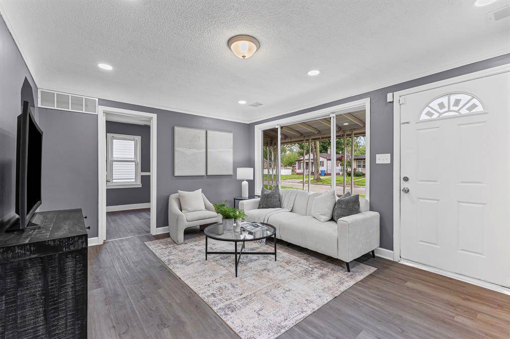 Dearborn Heights, MI 48125,24339 Eton Avenue