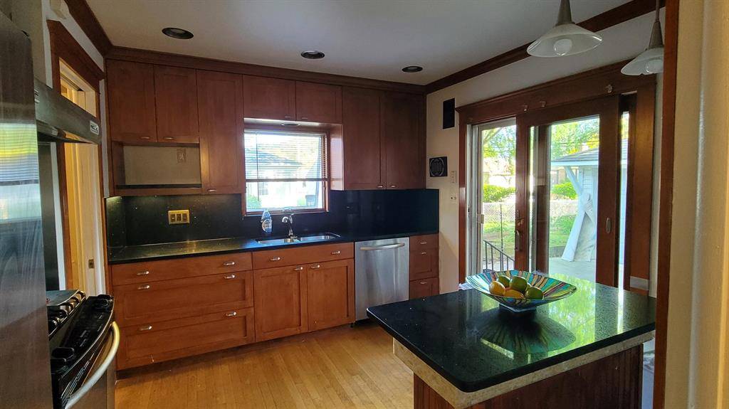 Harper Woods, MI 48225,21406 Broadstone Street
