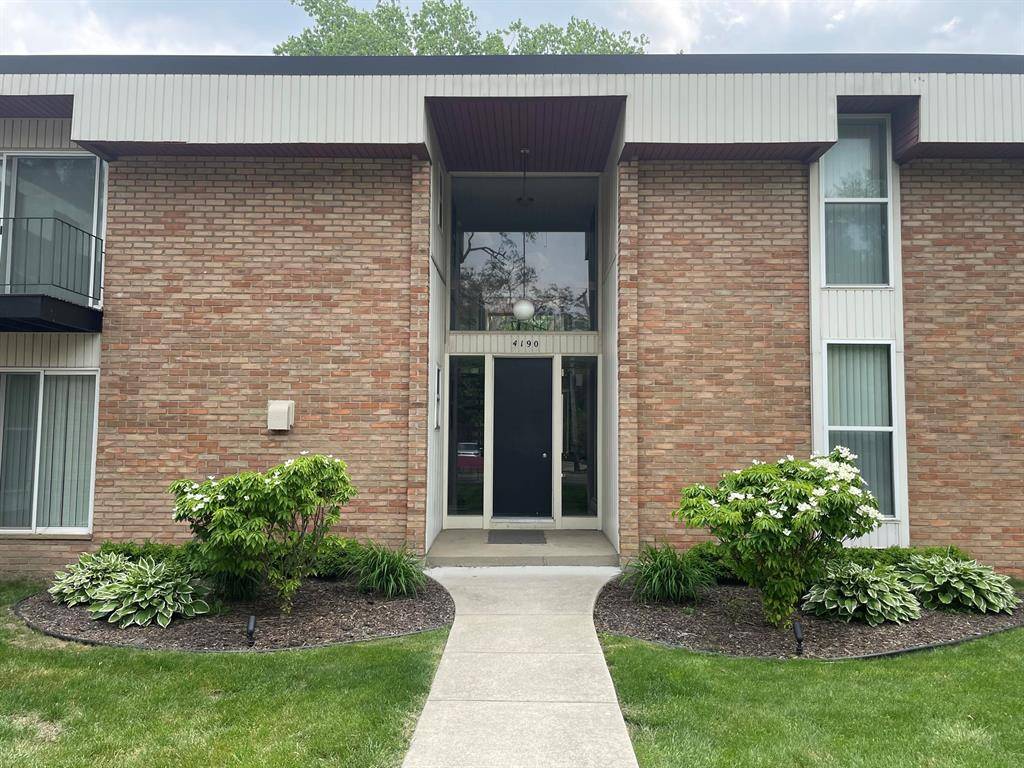 Royal Oak, MI 48073,4190 Rochester Road 212