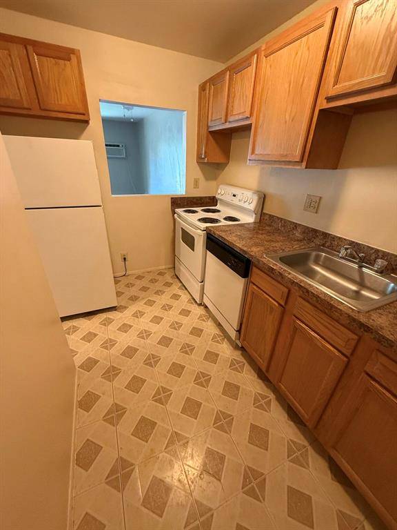Royal Oak, MI 48073,4190 Rochester Road 110