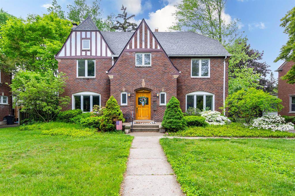 Grosse Pointe Park, MI 48230,953 Berkshire Road