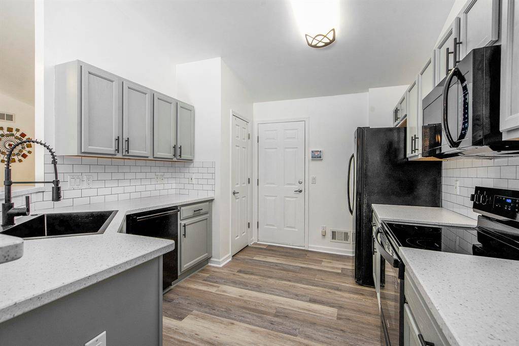 Ypsilanti Twp, MI 48197,7043 Oakridge Drive