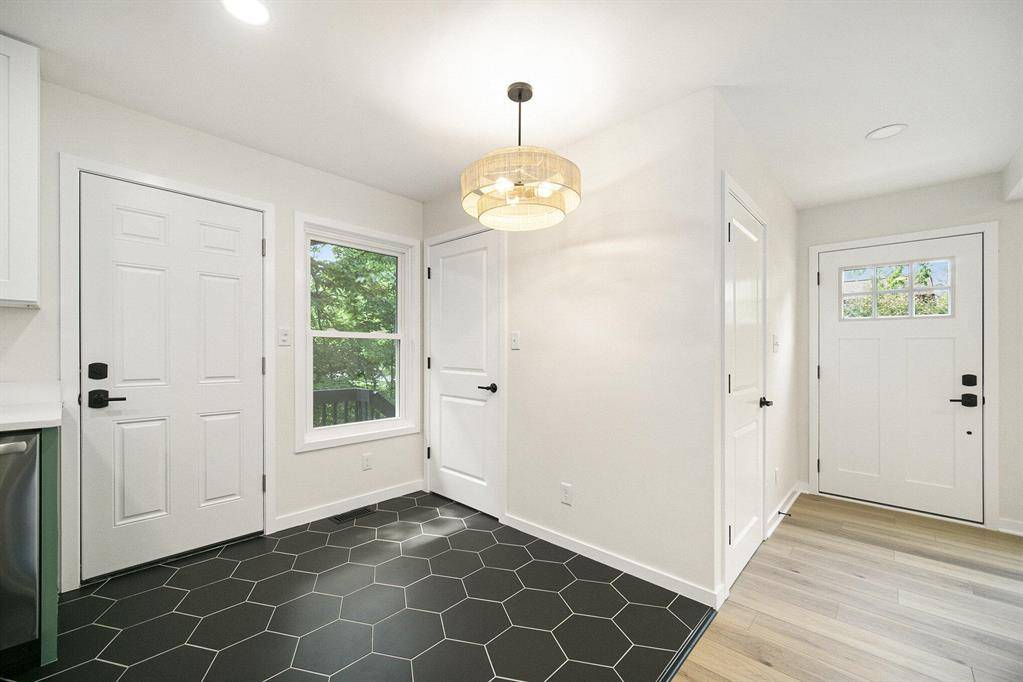 Ann Arbor, MI 48104,1436 Rosewood Street
