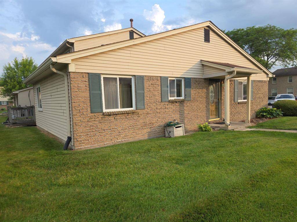 Brownstown Twp, MI 48183,20041 Village Green Court 14