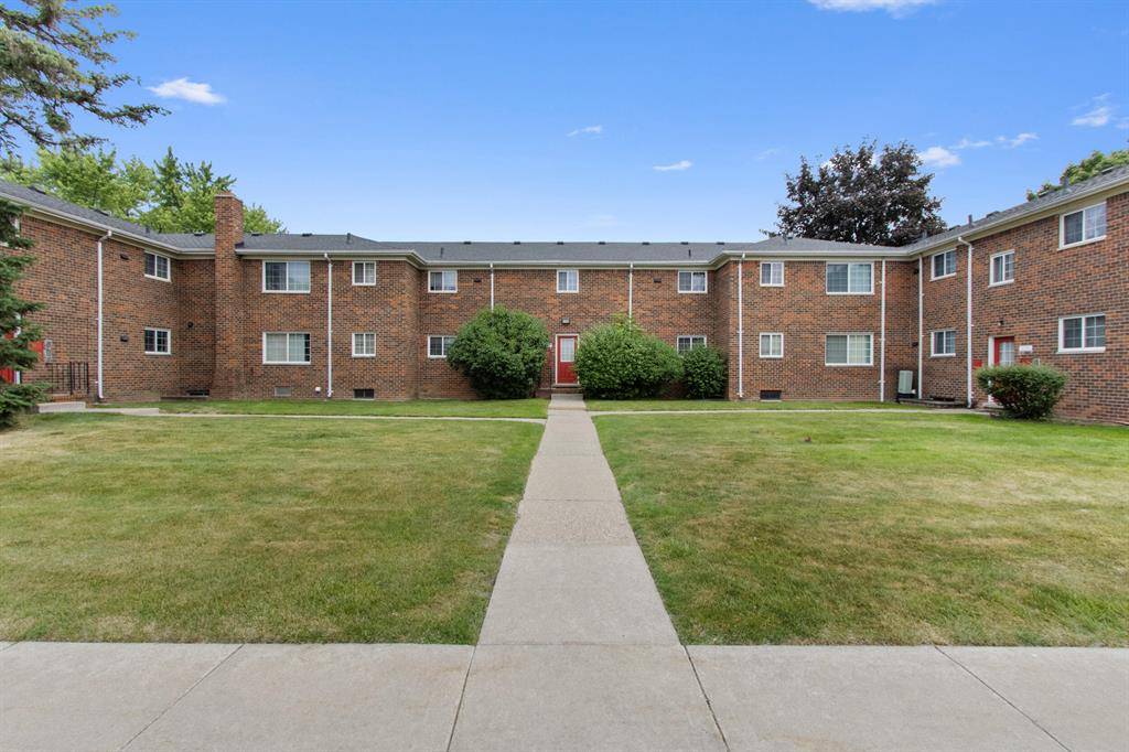 Southfield, MI 48033,25349 Shiawassee Circle 204