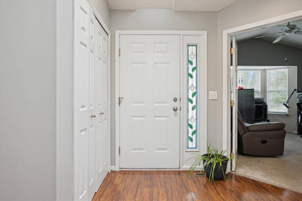 Belleville, MI 48111,579 Thornhill Court Court