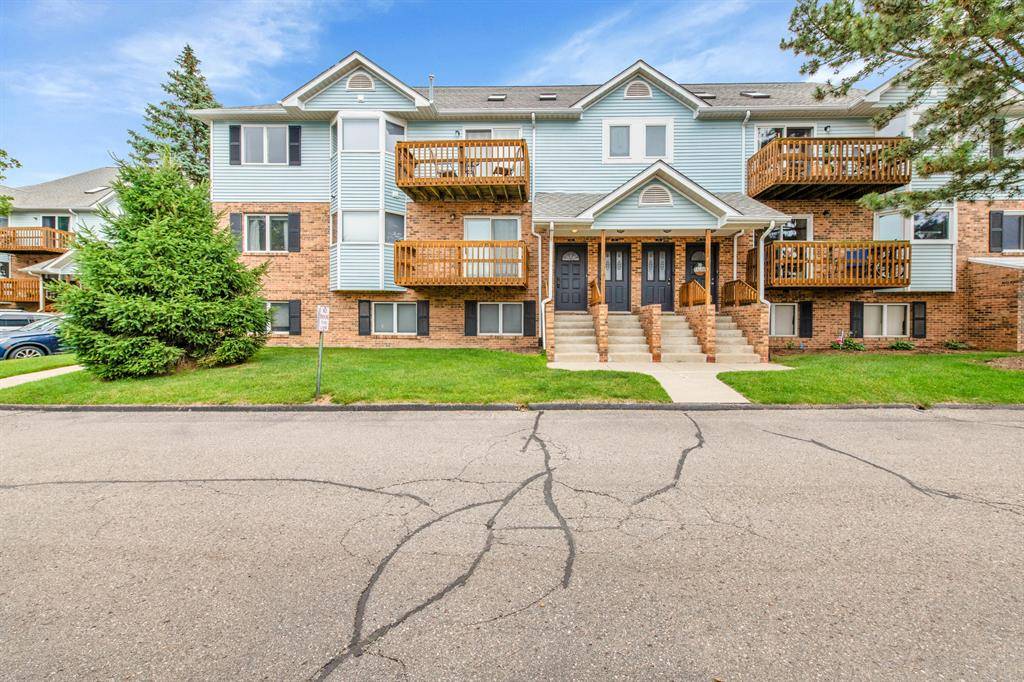 Plymouth, MI 48170,221 Pinewood Circle