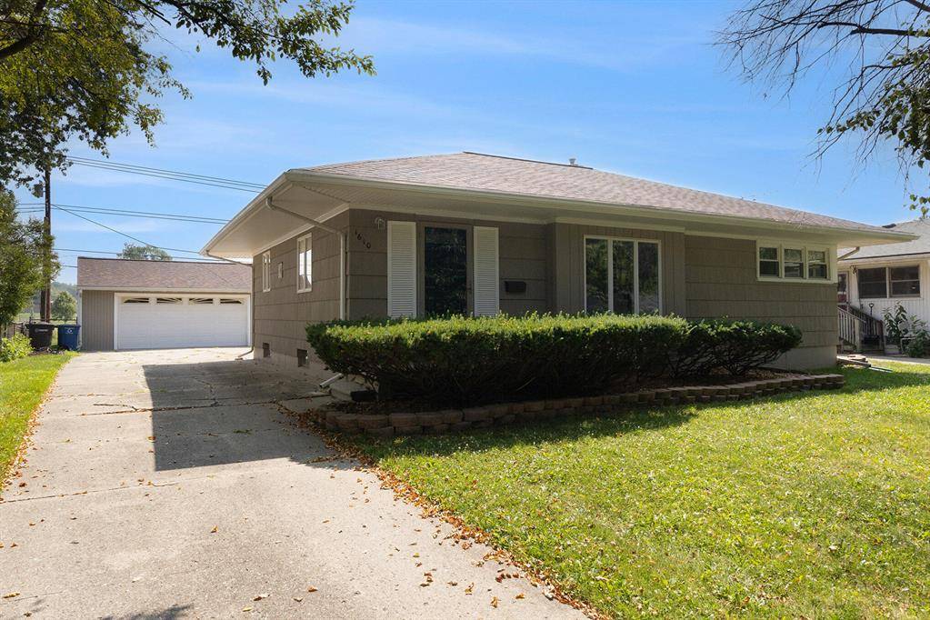 Ann Arbor, MI 48103,1610 Saunders Crescent