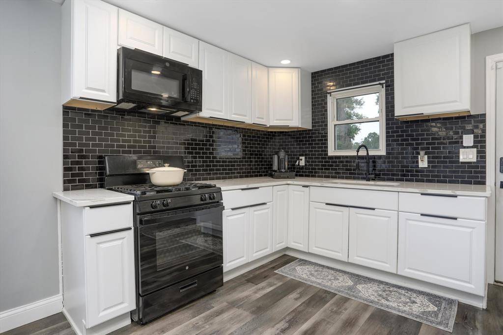 Waterford Twp, MI 48329,6559 Saline Drive