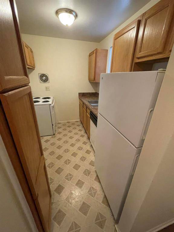 Royal Oak, MI 48073,4210 Rochester Road 103