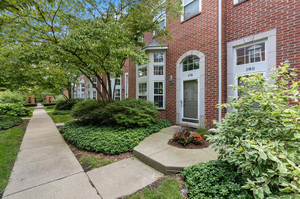 Royal Oak, MI 48067,174 Georgetown Square S