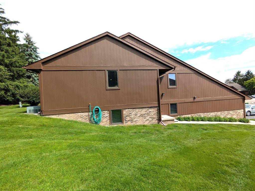 Saline, MI 48176,599 Echo Court