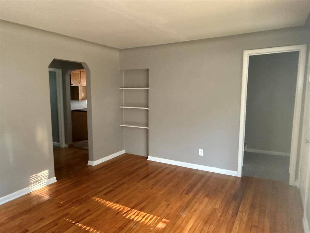 Eastpointe, MI 48021,22436 Cushing Avenue