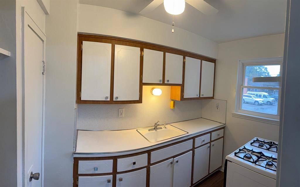 Harper Woods, MI 48225,21345 SLOAN Drive