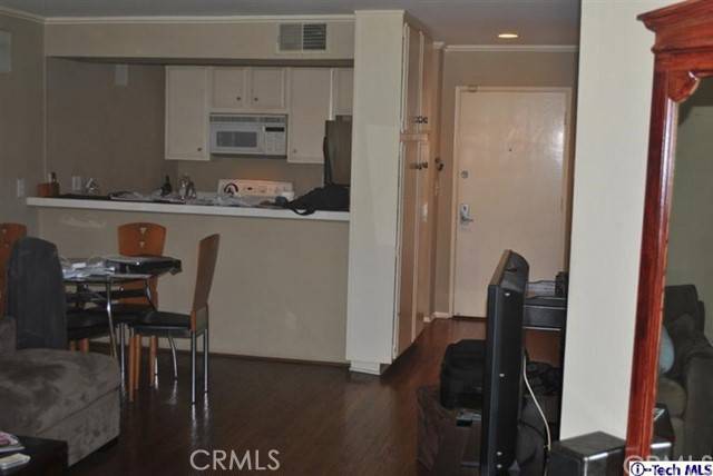 Los Angeles, CA 90069,750 N Kings RD #206