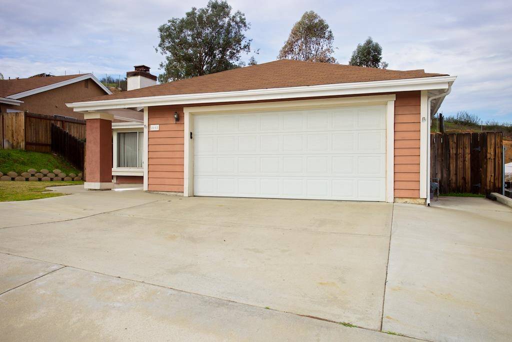 El Cajon, CA 92021,8668 Via Del Luz