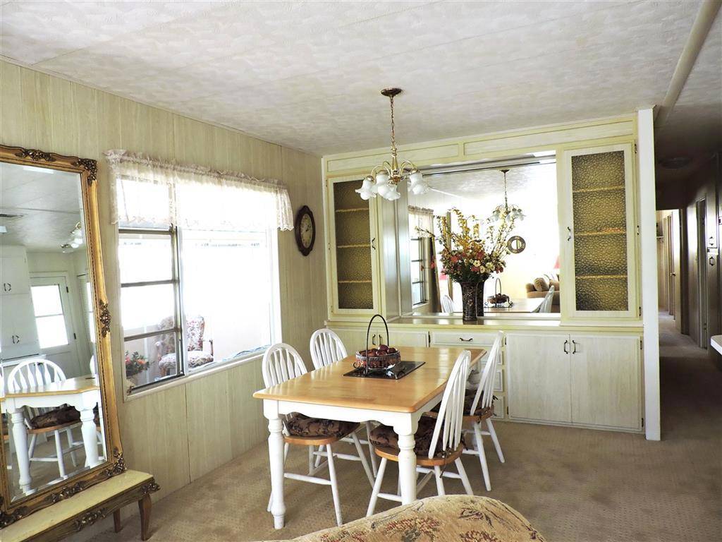 Escondido, CA 92026,8975 Lawrence Welk  Dr #124