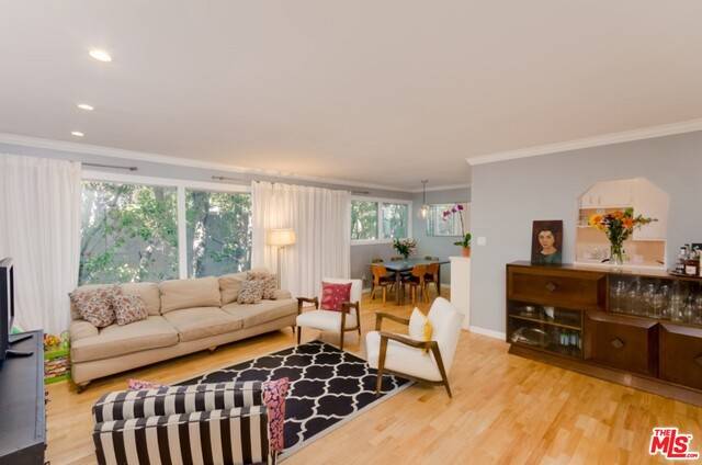 West Hollywood, CA 90069,960 LARRABEE ST #204