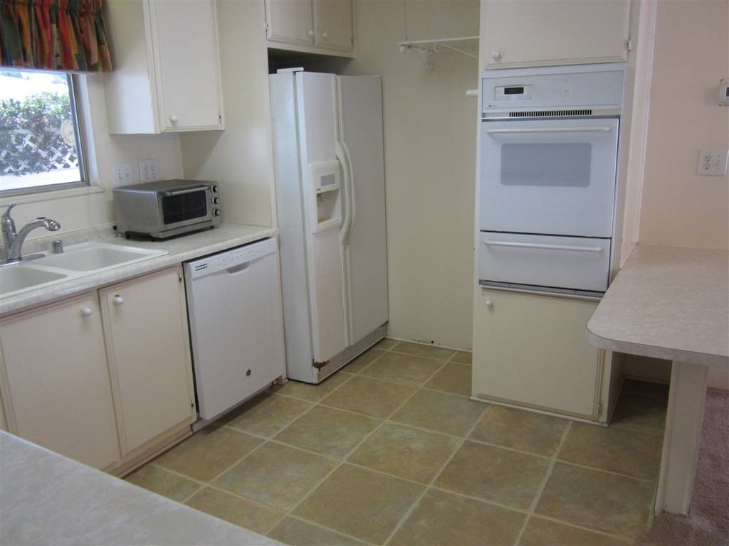 Escondido, CA 92027,211 N Citrus #208