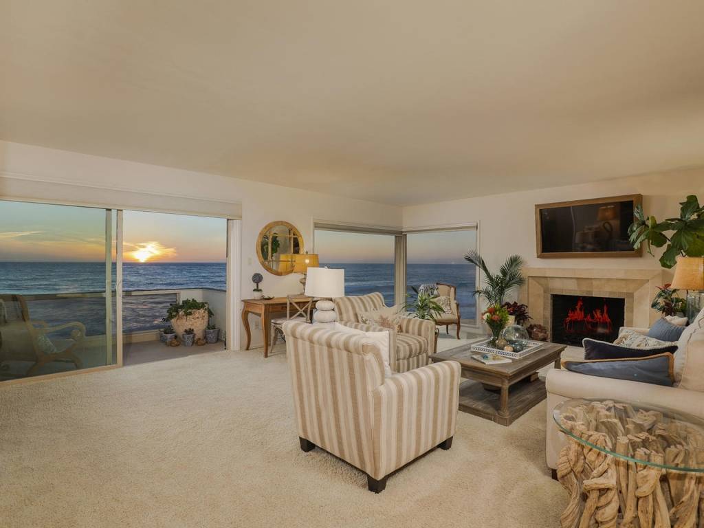 La Jolla, CA 92037,220 Coast Blvd #2F