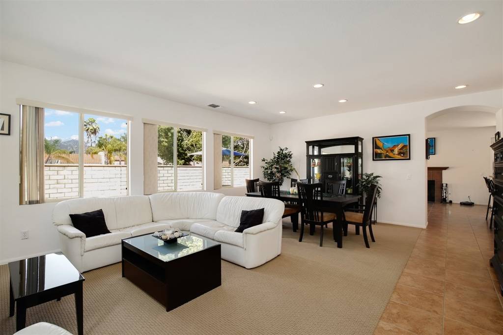 Escondido, CA 92027,554 Trovita Ct