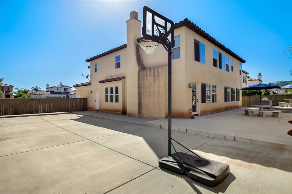 Escondido, CA 92027,554 Trovita Ct
