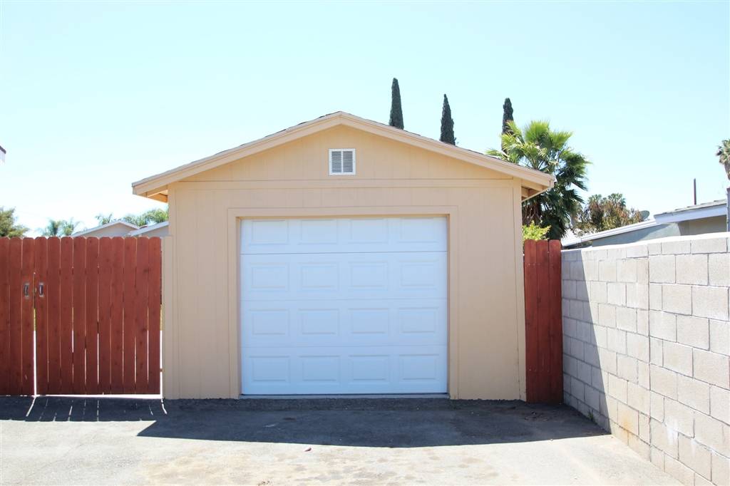 Escondido, CA 92026,1041 AVENUE