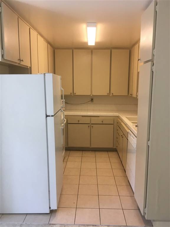 San Diego, CA 92122,7887 Camino Glorita