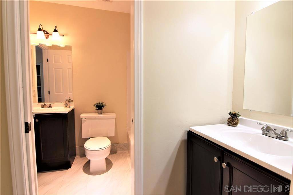 Escondido, CA 92027,1817 E Grand Ave #8