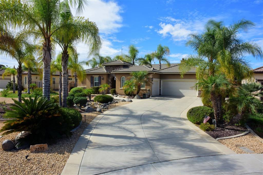 Escondido, CA 92026,2555 Saint Andrews Glen