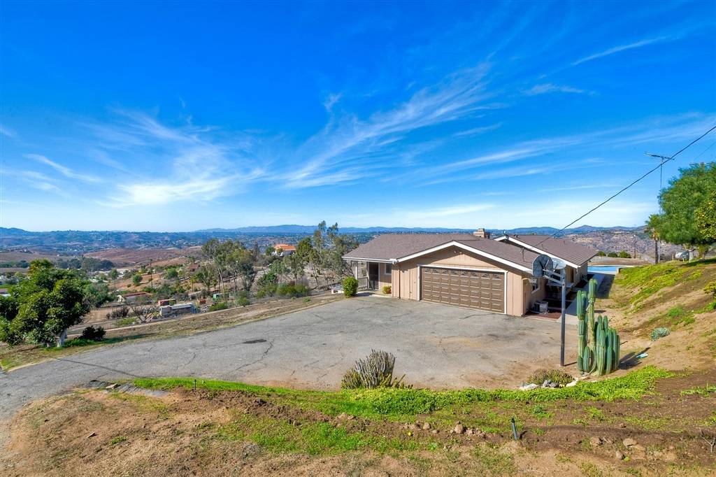 Bonsall, CA 92003,32133 Via Vera