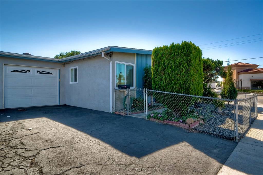 Escondido, CA 92027,1601 CHERRY
