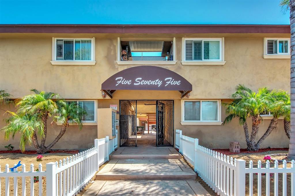 Imperial Beach, CA 91932,575 7th St #204