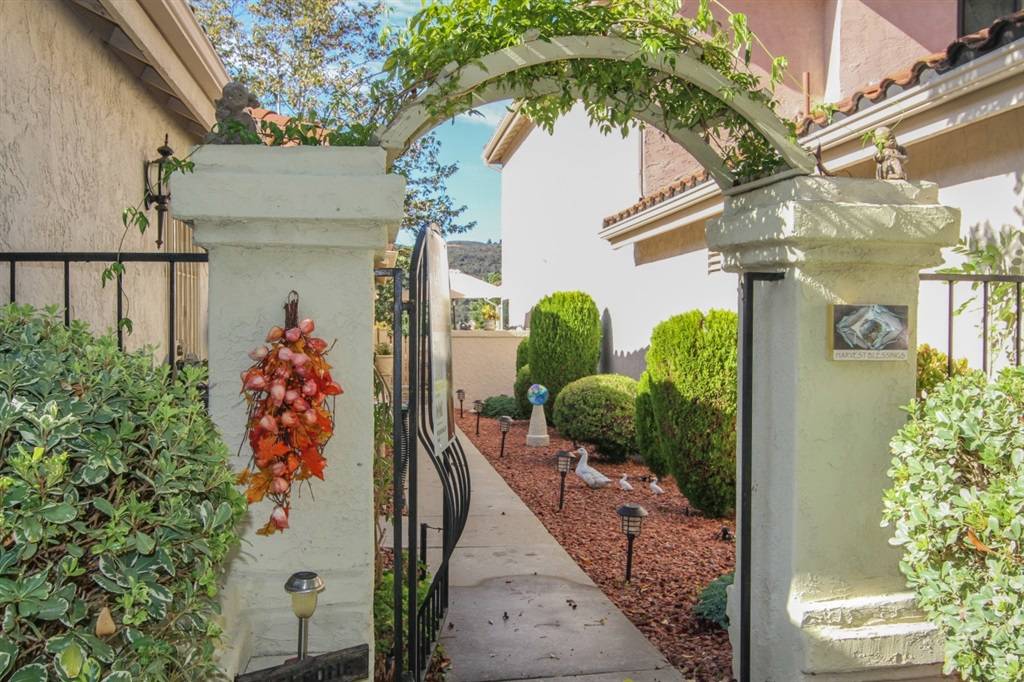 Vista, CA 92084,2509 Holly Valley Dr