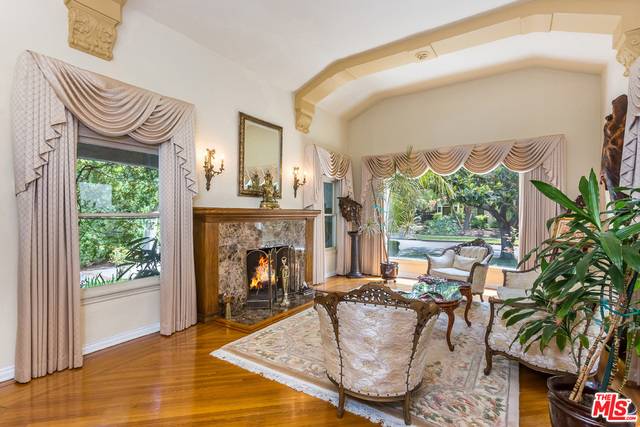 Los Angeles, CA 90048,449 N FLORES ST